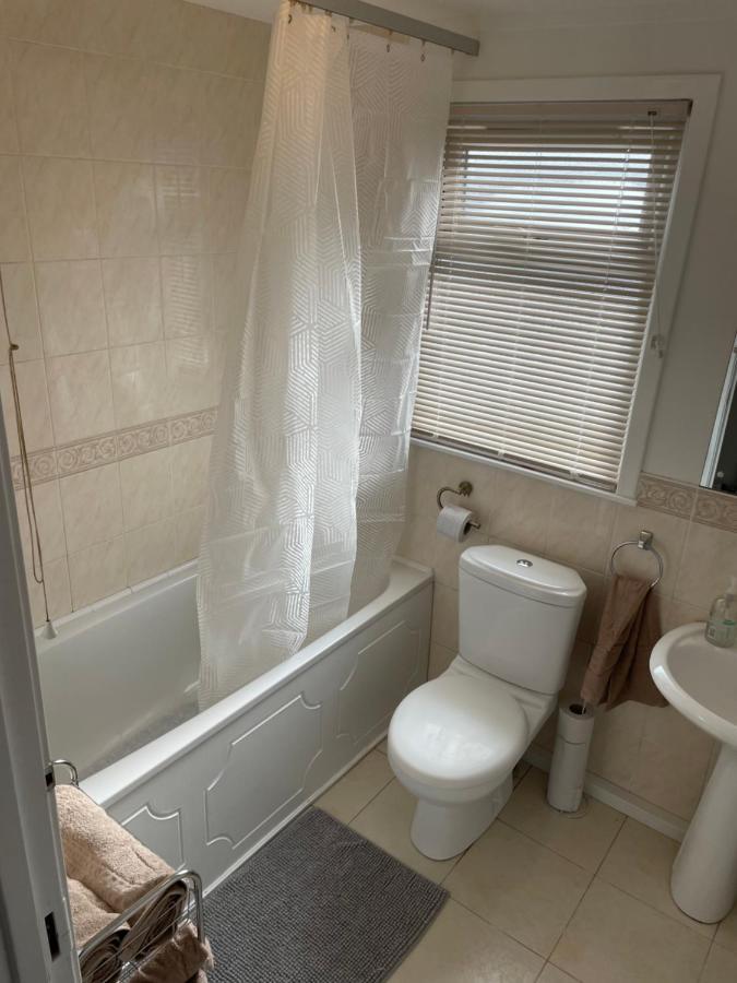 1-Bedroom Semi-Detached Chalet In Uddingston, Glasgow ภายนอก รูปภาพ